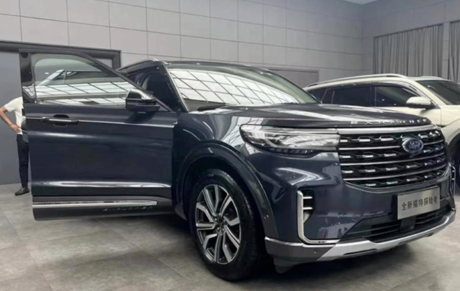 中大型7座SUV-2022新款福特探险者展示-新车上市-汽车维修课程